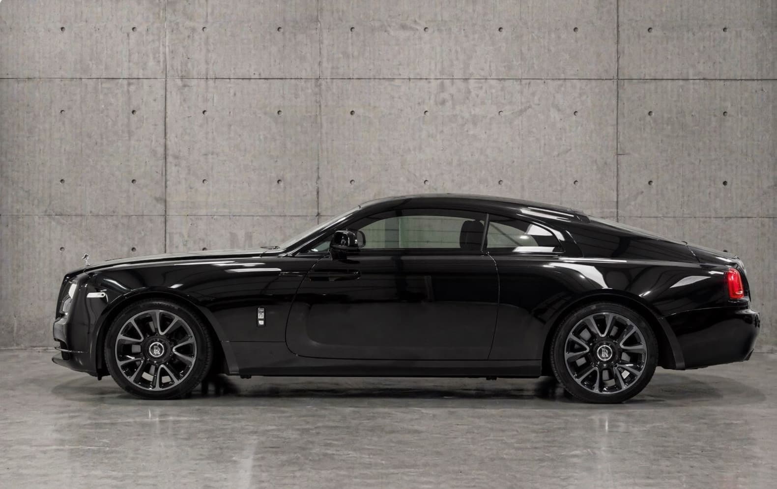 Rolls Royce Wraith in black