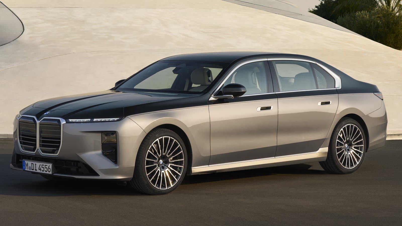 BMW M760e