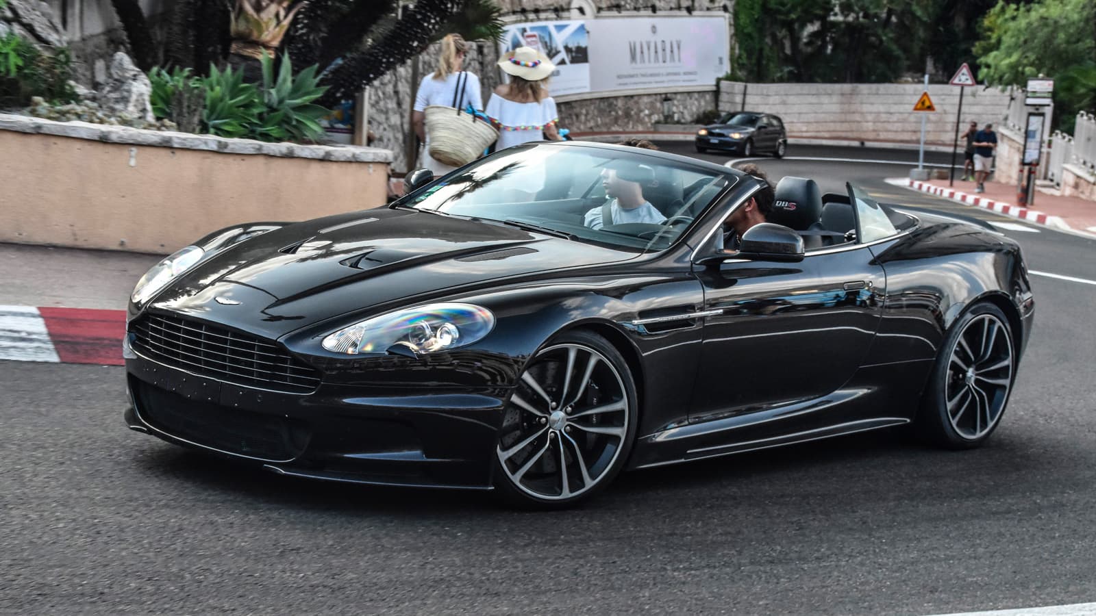 Aston Martin DBS Volante