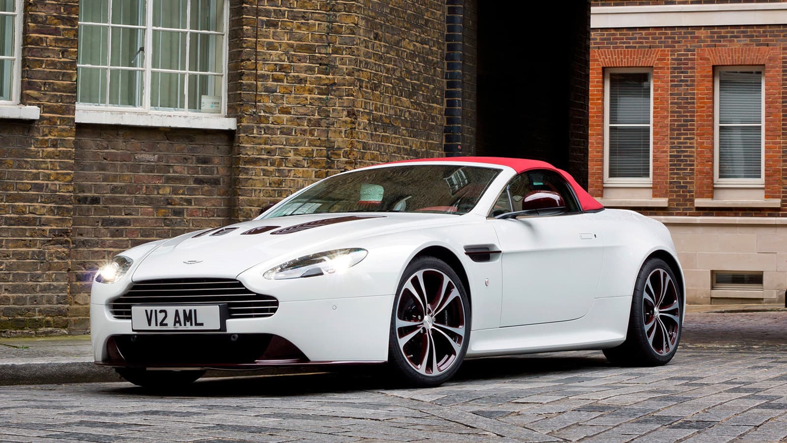 Aston Martin V8 Vantage Roadster